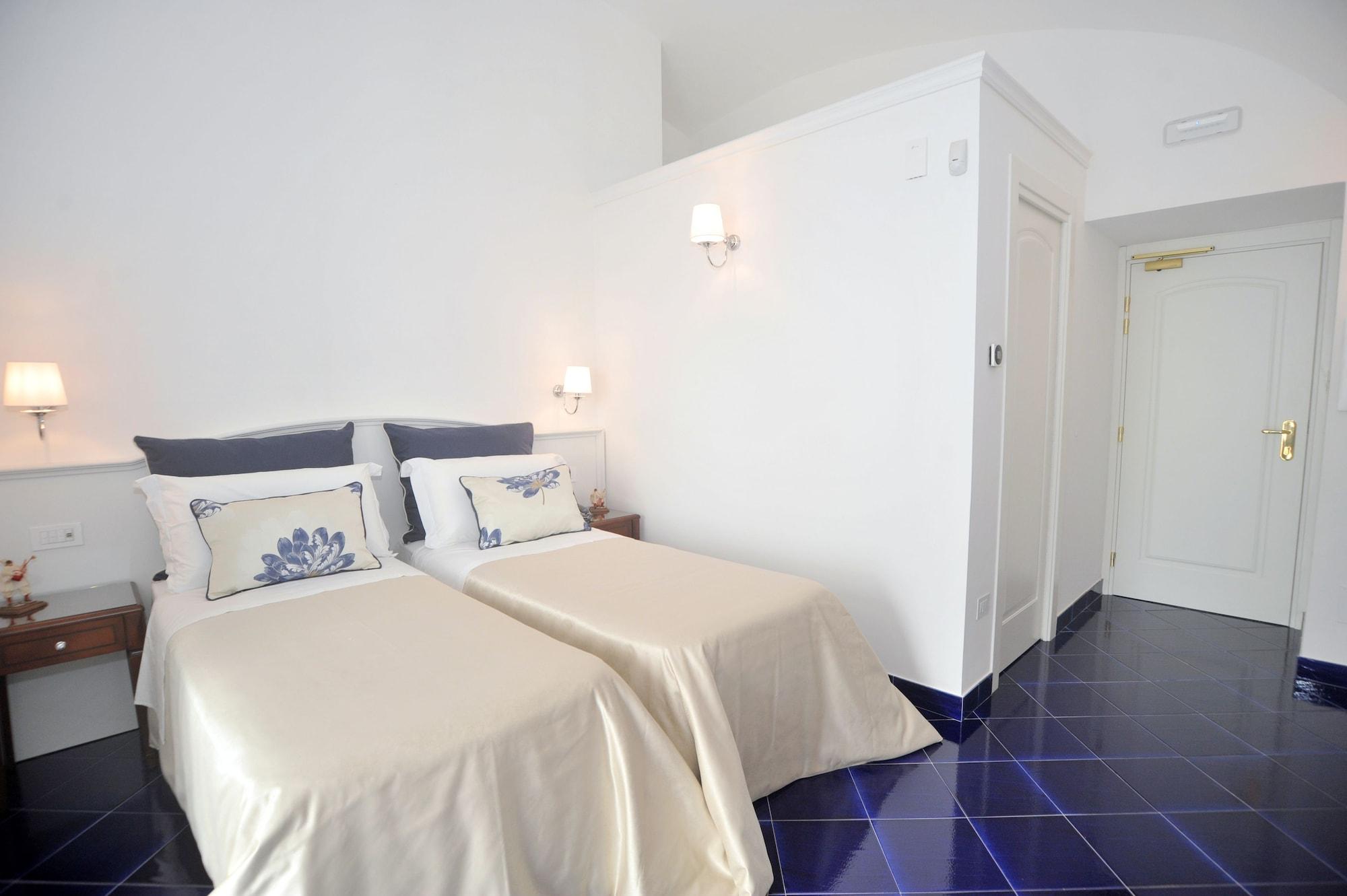 Core Amalfitano City Suites Bagian luar foto